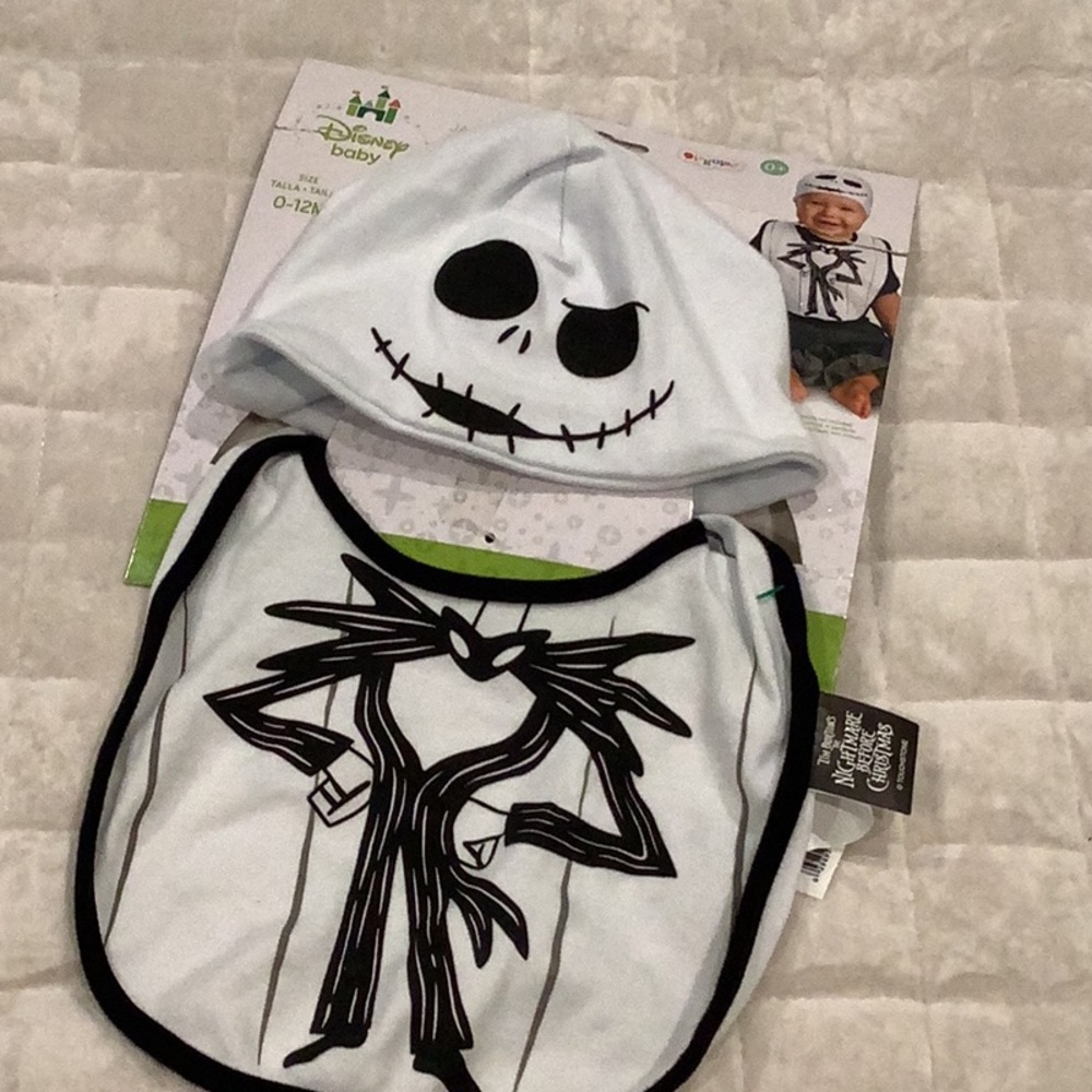 Disney Baby Jack Skellington Infant Hat & Bib Set - White & Black
